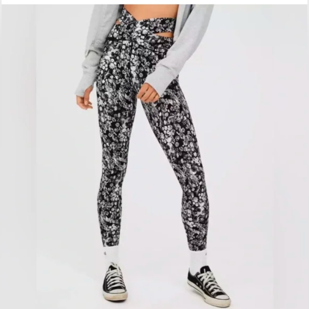 Floral Black and White‎ Leggings